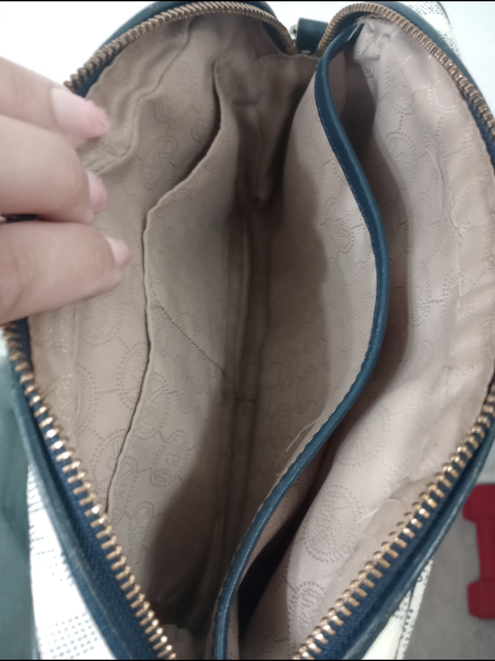 Michael Kors Cream and Gray Signature Crossbody - Picture 5 of 12